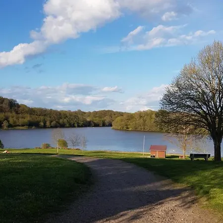 Familial Sur Ferme Equestre Pres De Montlucon - Fr-1-489-431 * Sauvagny