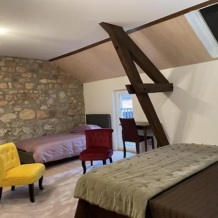 Familial Sur Ferme Equestre Pres De Montlucon - Fr-1-489-431 * Sauvagny