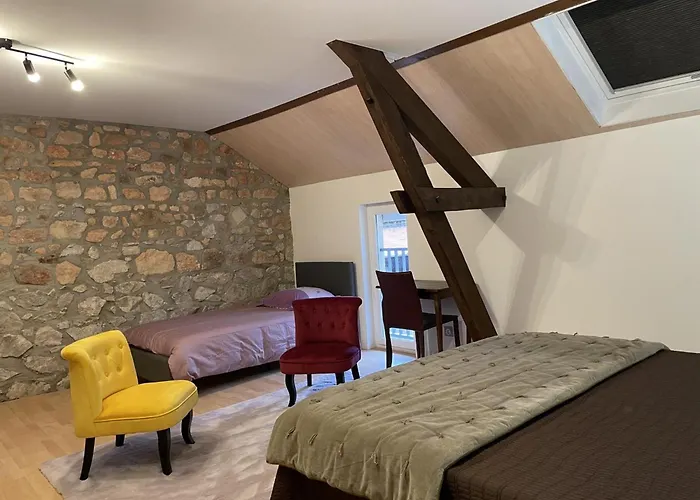 Familial Sur Ferme Equestre Pres De Montlucon - Fr-1-489-431 * Sauvagny