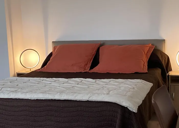 Familial Sur Ferme Equestre Pres De Montlucon - Fr-1-489-431